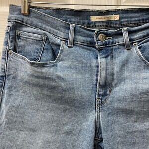 Levi's Women's Size 30 Classic Bermuda Jean Shorts Cotton‎ Stretch